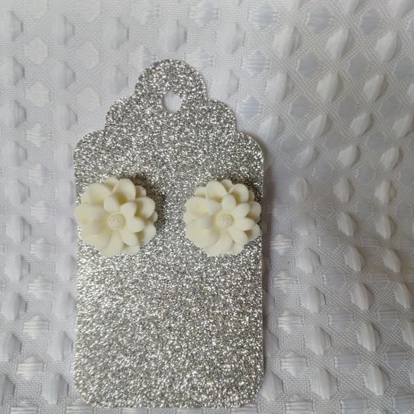 Teal n ivory Spring flower Stud Earrings Green or Cream handcrafted.E10 - Picture 3 of 4